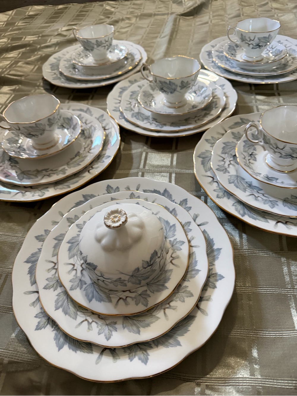 22 pcs Set of Royal Albert Silver Maple China, Dinnerware Set